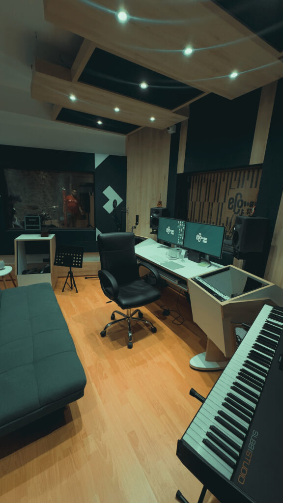 Estudio de producción musical profesional de Fabián Pulido para música de bodas en Chile.