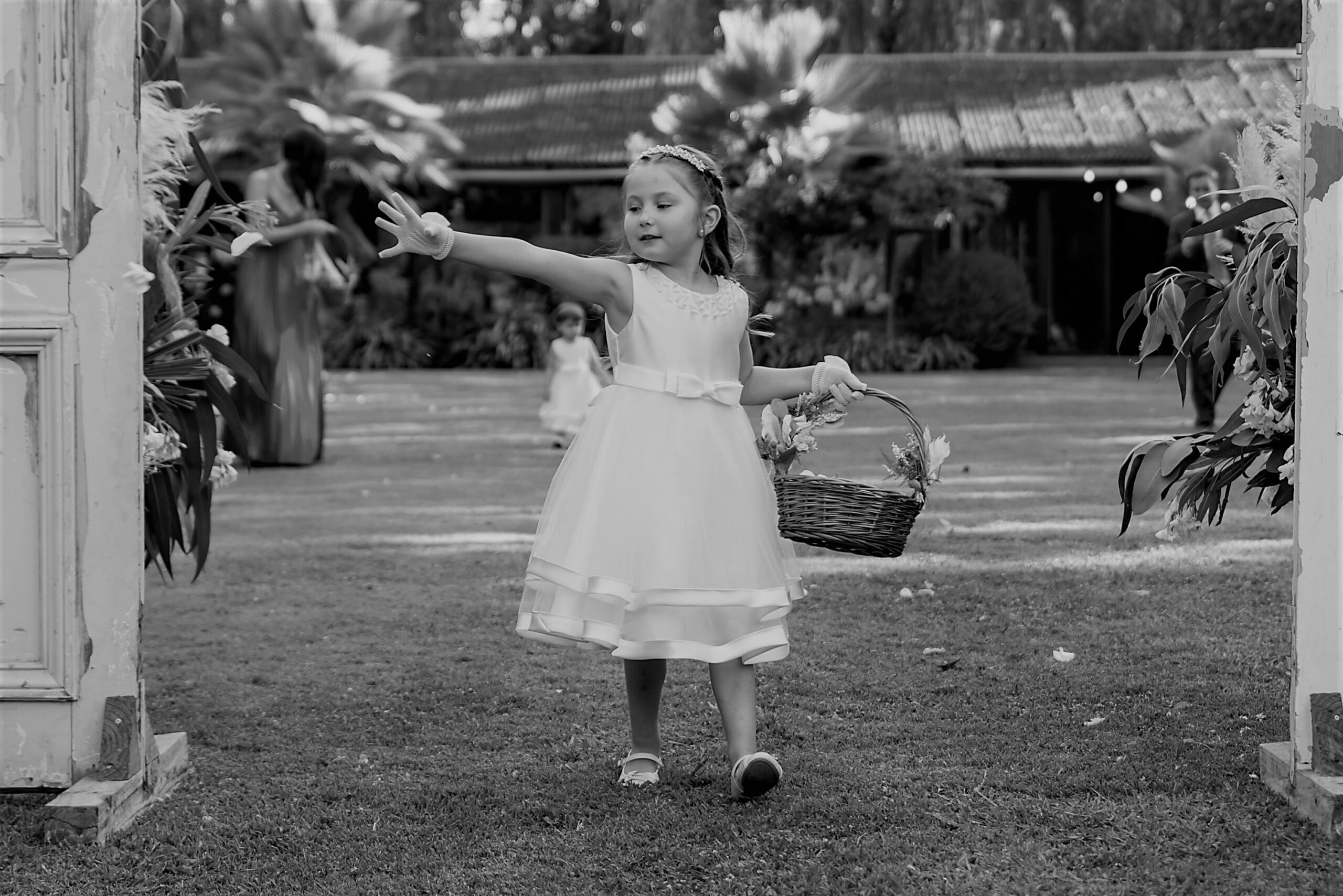 Novia disfrutando de la fiesta, fotografía nocturna por Marvicproducciones