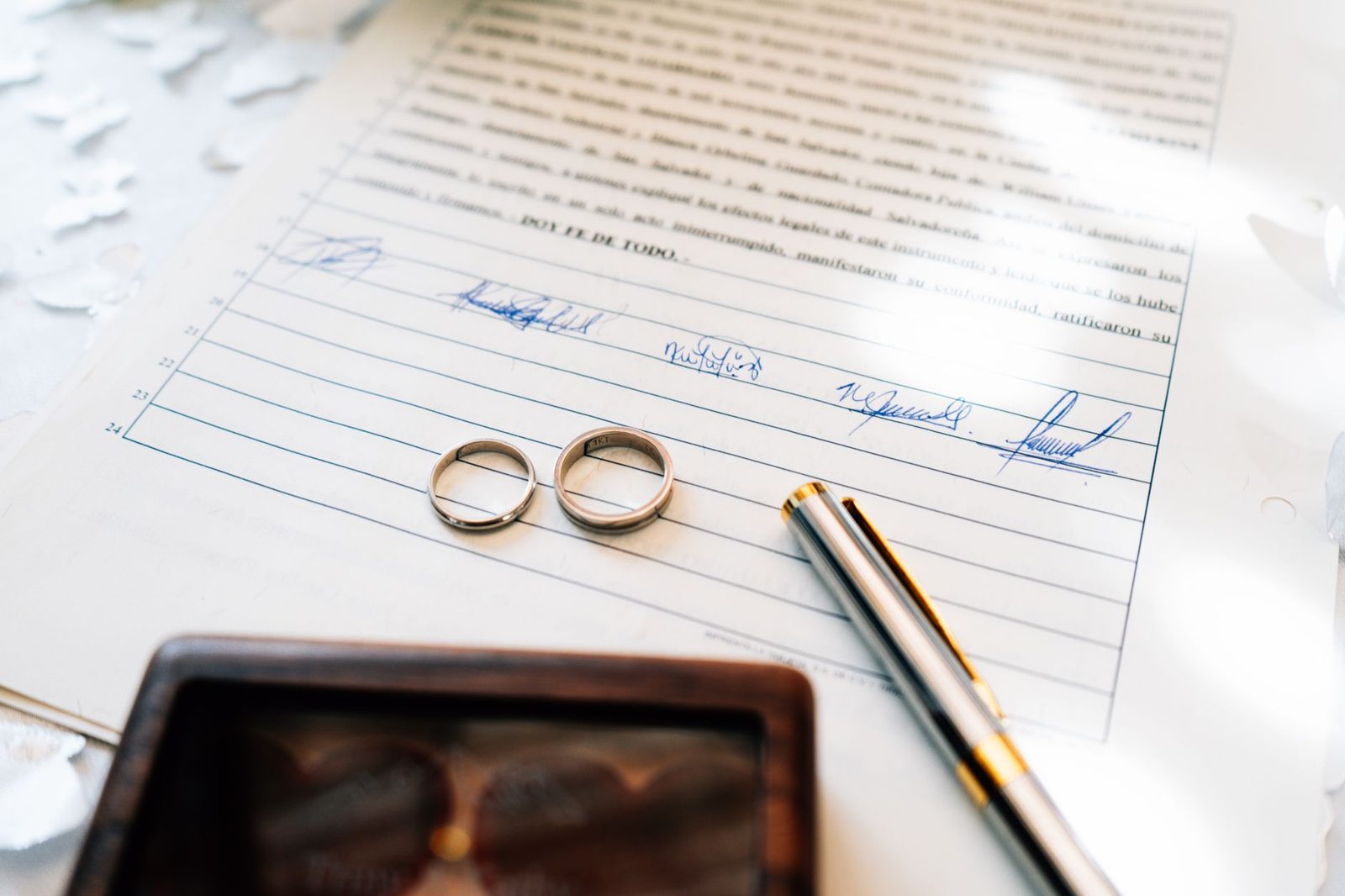 Firma de contrato de matrimonio