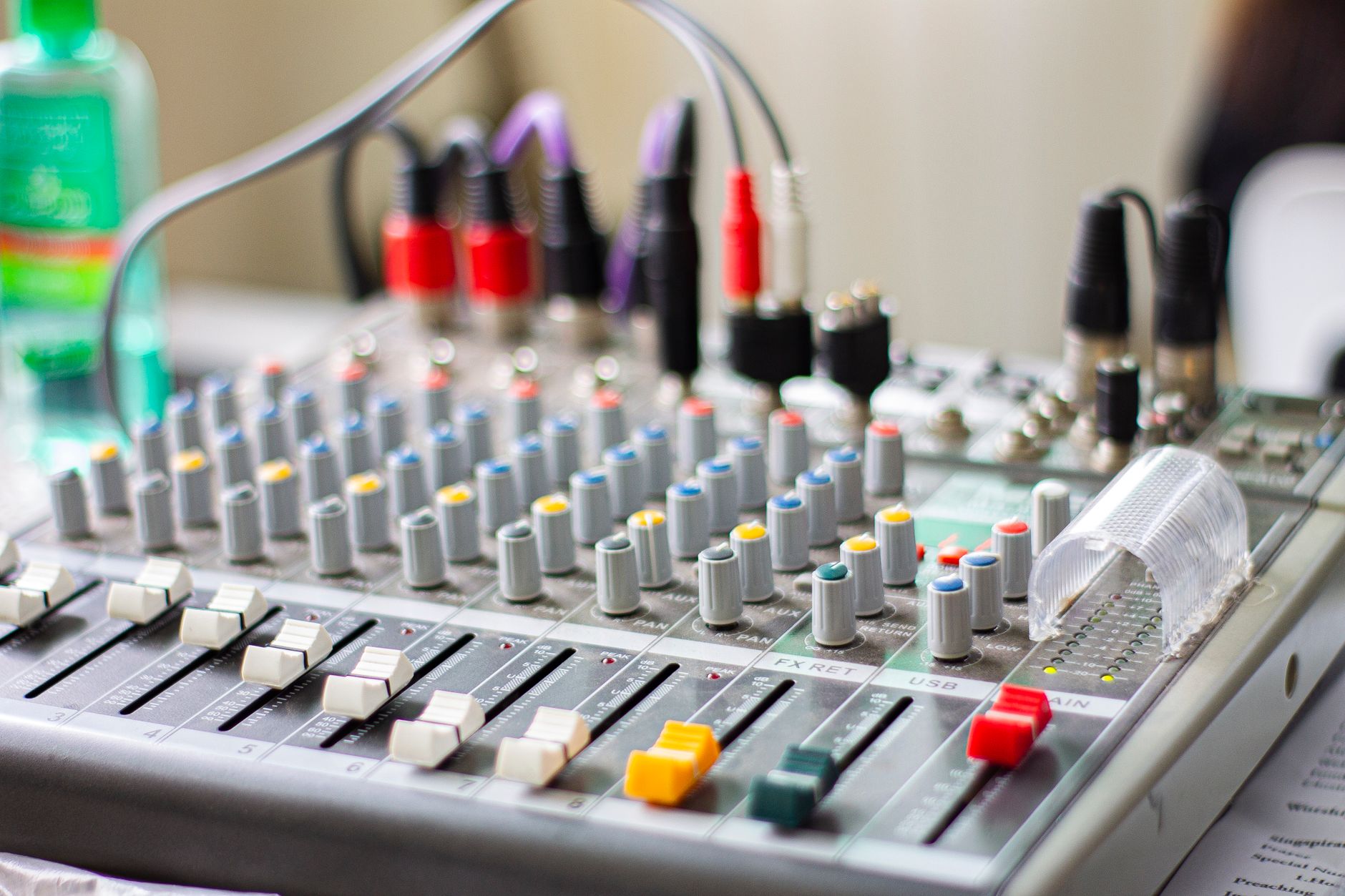 Equipo de sonido durante la recepción